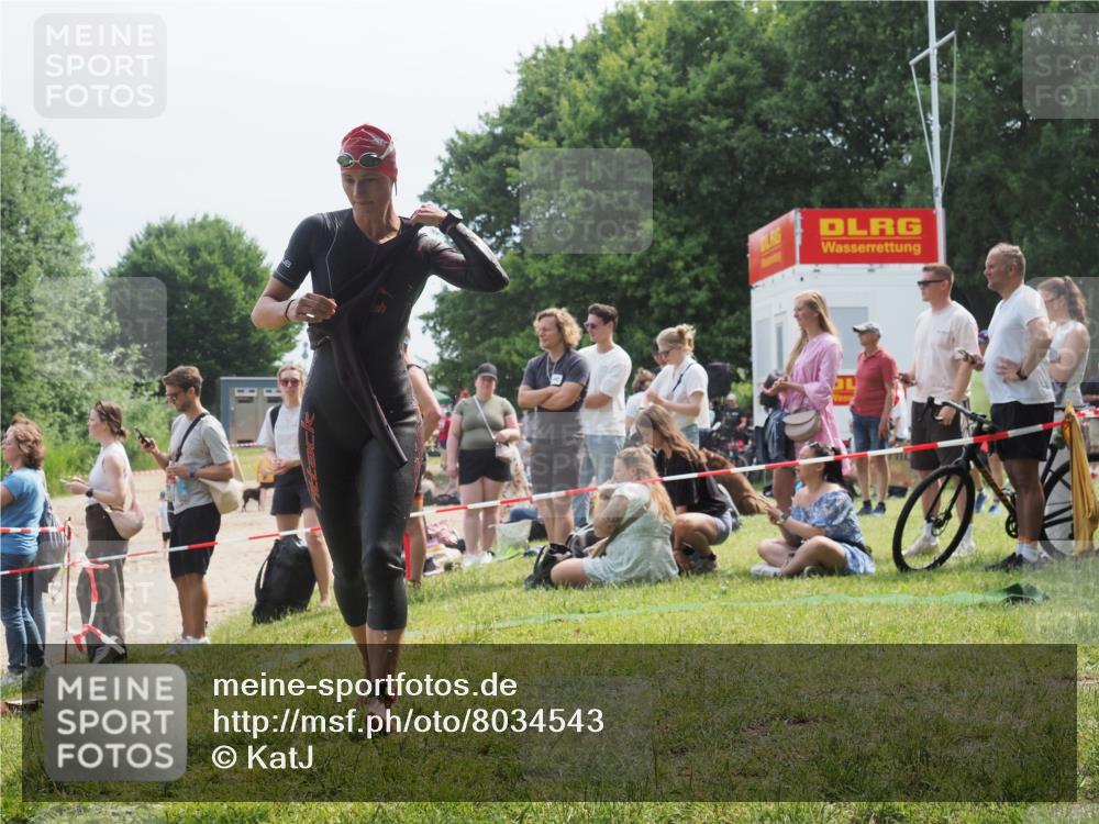 21.06.2025 - 27. Vierlanden-Triathlon KatJ http://msf.ph/oto/8034543 15.06.2025 11:18:35 Schwimmen 909, 912, 970 meine-sportfotos.de