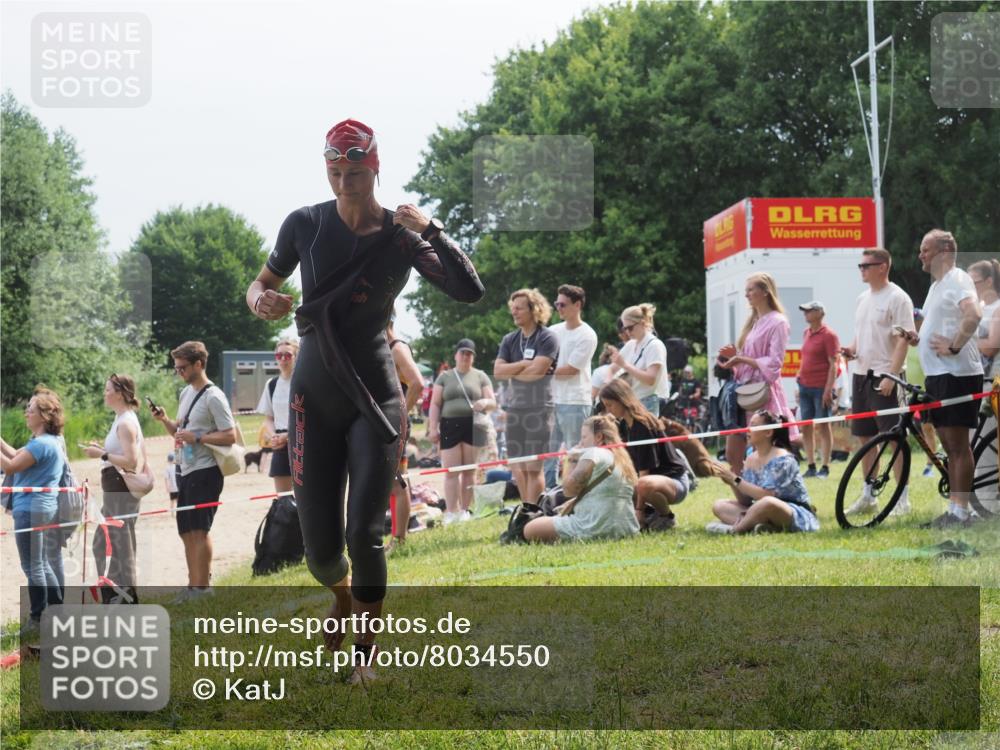 21.06.2025 - 27. Vierlanden-Triathlon KatJ http://msf.ph/oto/8034550 15.06.2025 11:18:35 Schwimmen 909, 912, 970 meine-sportfotos.de