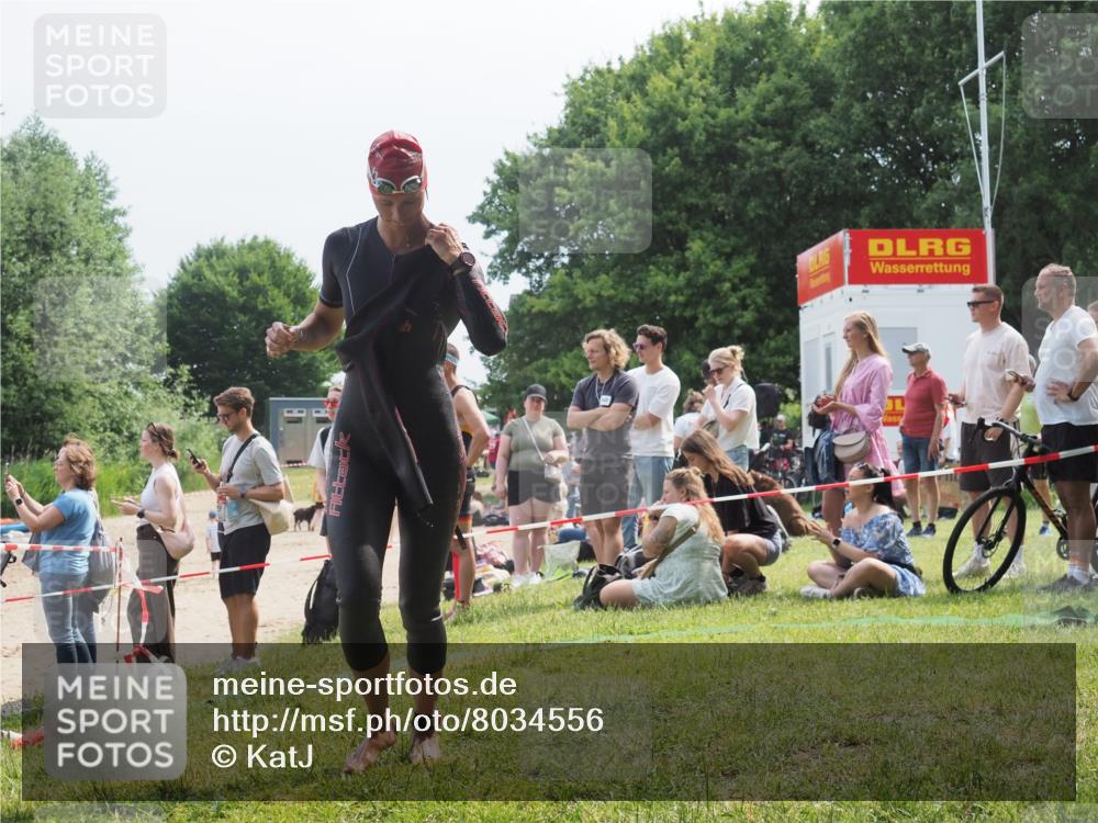 21.06.2025 - 27. Vierlanden-Triathlon KatJ http://msf.ph/oto/8034556 15.06.2025 11:18:35 Schwimmen 909, 912, 970 meine-sportfotos.de