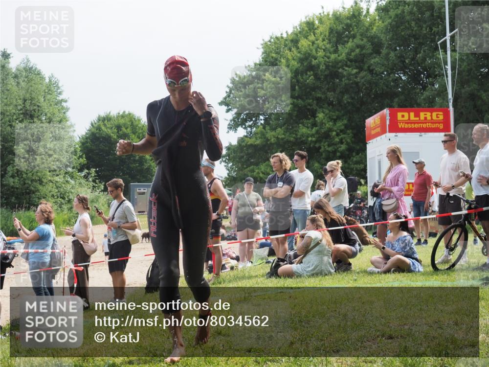 21.06.2025 - 27. Vierlanden-Triathlon KatJ http://msf.ph/oto/8034562 15.06.2025 11:18:36 Schwimmen 909, 912, 925, 970 meine-sportfotos.de
