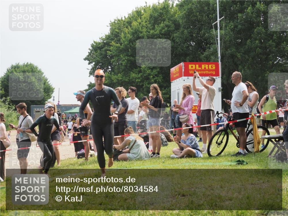 21.06.2025 - 27. Vierlanden-Triathlon KatJ http://msf.ph/oto/8034584 15.06.2025 11:18:43 Schwimmen 909, 912, 925, 939 meine-sportfotos.de