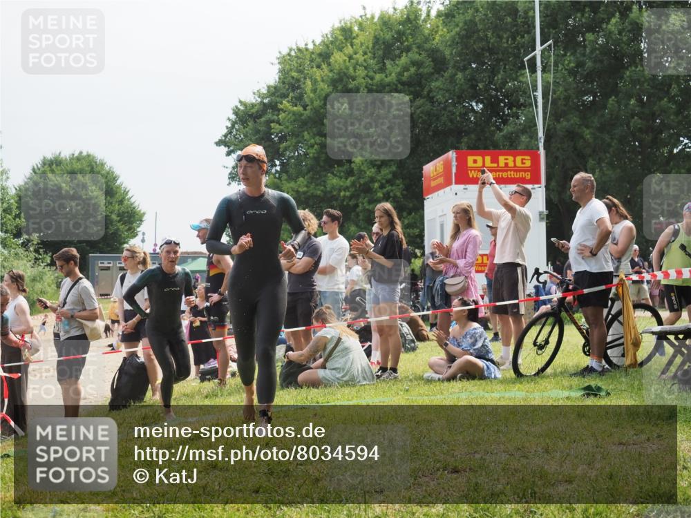 21.06.2025 - 27. Vierlanden-Triathlon KatJ http://msf.ph/oto/8034594 15.06.2025 11:18:43 Schwimmen 909, 912, 925, 939 meine-sportfotos.de