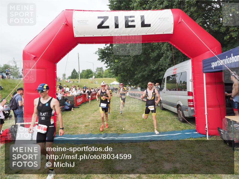 21.06.2025 - 27. Vierlanden-Triathlon MichiJ http://msf.ph/oto/8034599 15.06.2026 12:58:31 Ziel 3, 11, 1034, 1035, 1036, 1037 meine-sportfotos.de