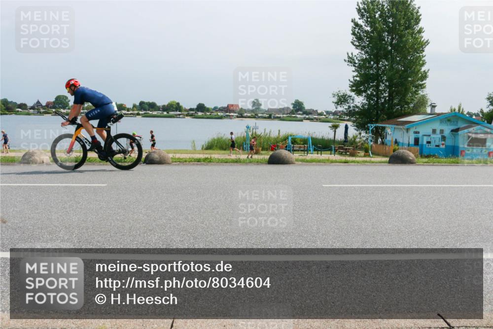 21.06.2025 - 27. Vierlanden-Triathlon H.Heesch http://msf.ph/oto/8034604 15.06.2025 11:42:41 Radfahren 697, 862 meine-sportfotos.de