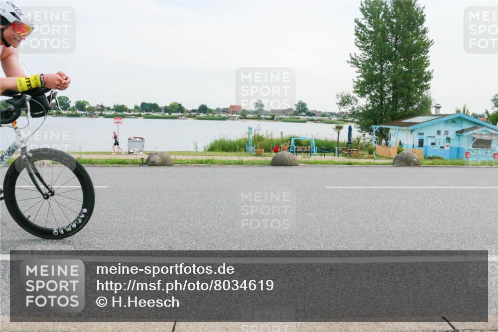 15.06.2025 - 27. Vierlanden-Triathlon H.Heesch http://msf.ph/oto/8034619 15.06.2025 10:42:53 Radfahren 115, 147 meine-sportfotos.de
