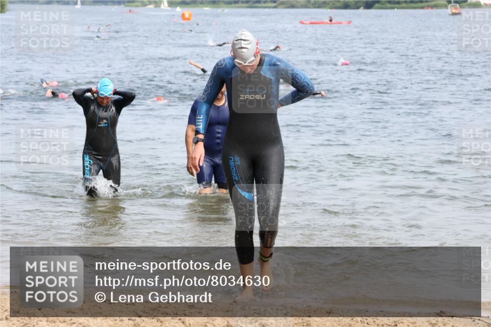 21.06.2025 - 27. Vierlanden-Triathlon Lena Gebhardt http://msf.ph/oto/8034630 15.06.2025 11:20:14 Schwimmen 880, 890, 926, 930, 940, 976 meine-sportfotos.de