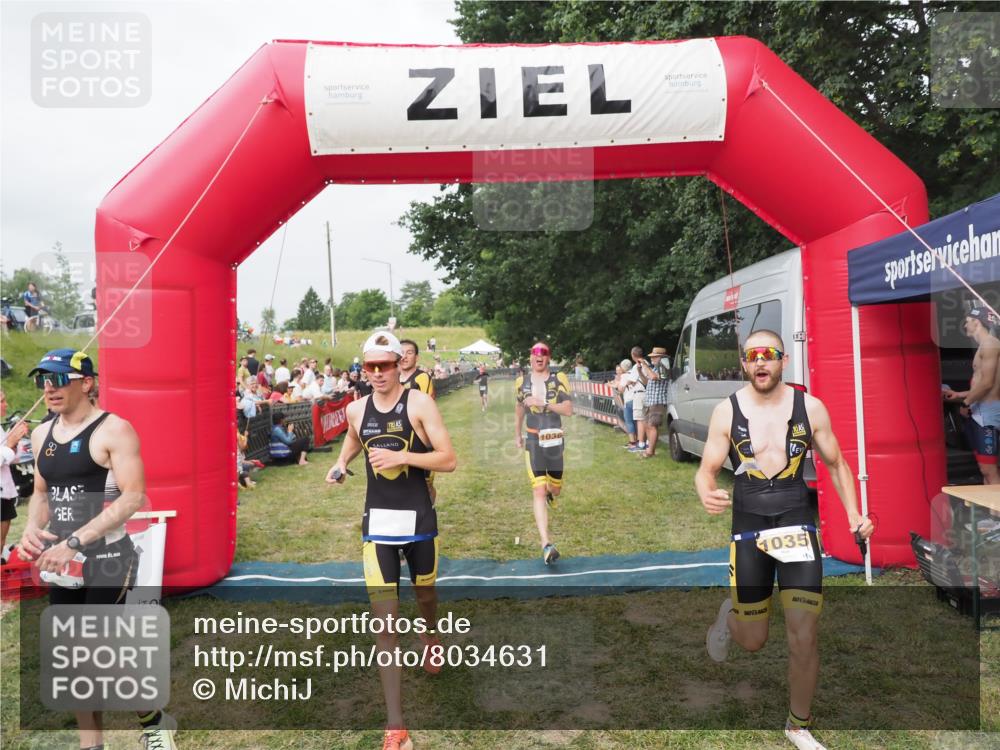 21.06.2025 - 27. Vierlanden-Triathlon MichiJ http://msf.ph/oto/8034631 15.06.2026 12:58:32 Ziel 3, 11, 1034, 1035, 1036, 1037 meine-sportfotos.de