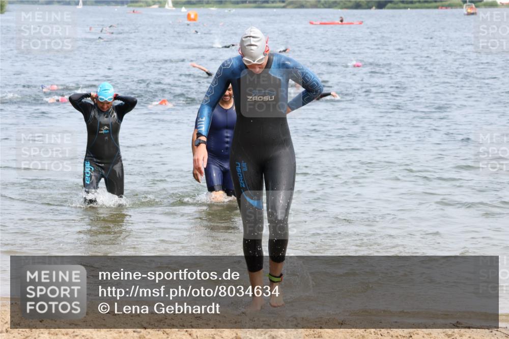 21.06.2025 - 27. Vierlanden-Triathlon Lena Gebhardt http://msf.ph/oto/8034634 15.06.2025 11:20:14 Schwimmen 880, 890, 926, 930, 940, 976 meine-sportfotos.de