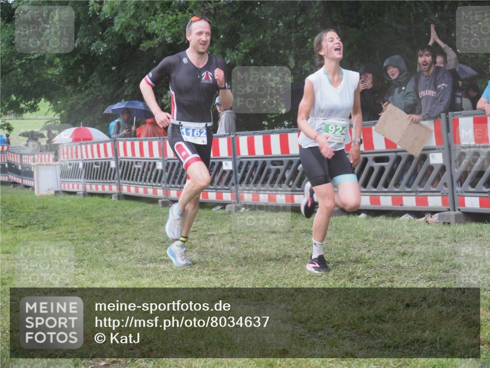 21.06.2025 - 27. Vierlanden-Triathlon KatJ http://msf.ph/oto/8034637 15.06.2025 13:49:17 Ziel 142, 231, 924, 1158, 1162 meine-sportfotos.de