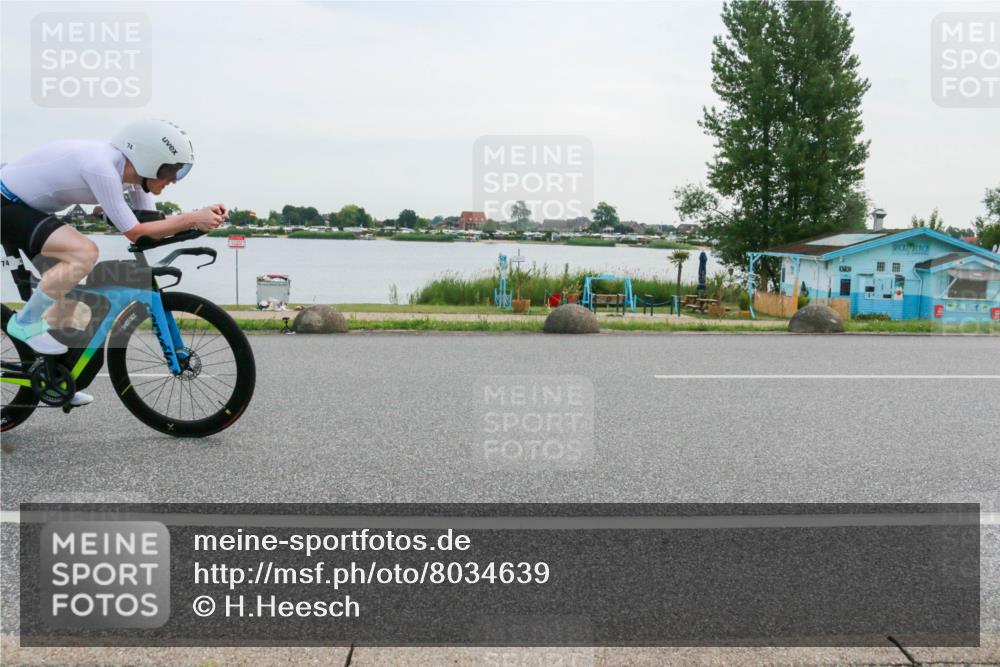 15.06.2025 - 27. Vierlanden-Triathlon H.Heesch http://msf.ph/oto/8034639 15.06.2025 10:43:07 Radfahren 74, 102, 202, 236 meine-sportfotos.de