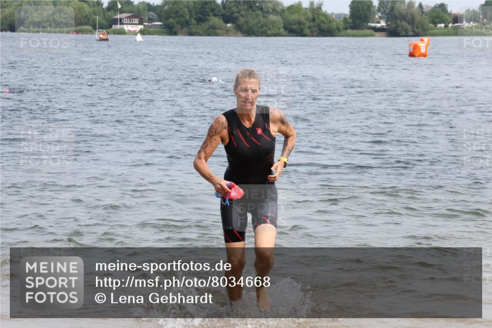 21.06.2025 - 27. Vierlanden-Triathlon Lena Gebhardt http://msf.ph/oto/8034668 15.06.2025 11:20:18 Schwimmen 838, 880, 890, 926, 940 meine-sportfotos.de
