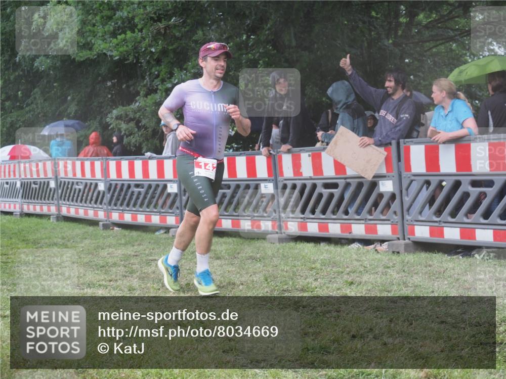 21.06.2025 - 27. Vierlanden-Triathlon KatJ http://msf.ph/oto/8034669 15.06.2025 13:49:24 Ziel 142, 1103, 1137, 1158 meine-sportfotos.de