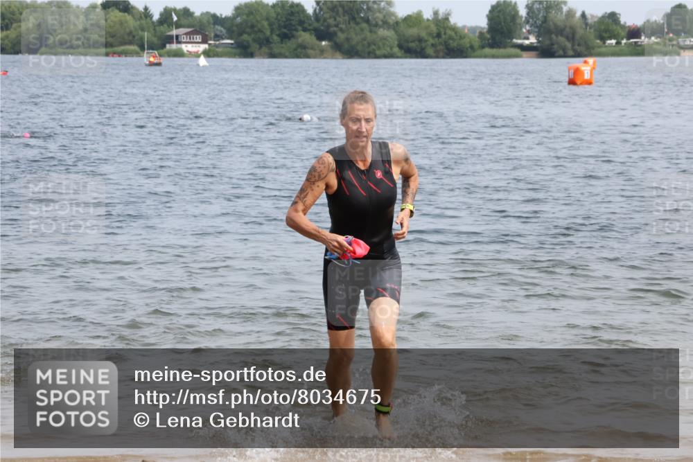 21.06.2025 - 27. Vierlanden-Triathlon Lena Gebhardt http://msf.ph/oto/8034675 15.06.2025 11:20:18 Schwimmen 838, 880, 890, 926, 940 meine-sportfotos.de