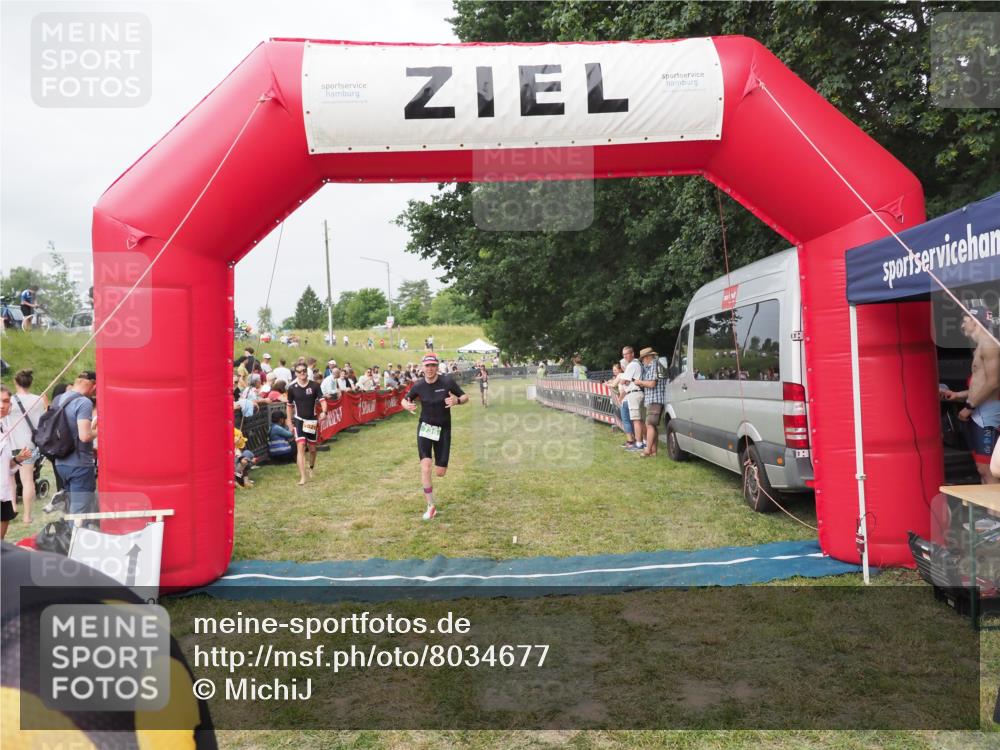 21.06.2025 - 27. Vierlanden-Triathlon MichiJ http://msf.ph/oto/8034677 15.06.2026 12:58:36 Ziel 11, 736, 1034, 1035, 1036, 1037 meine-sportfotos.de