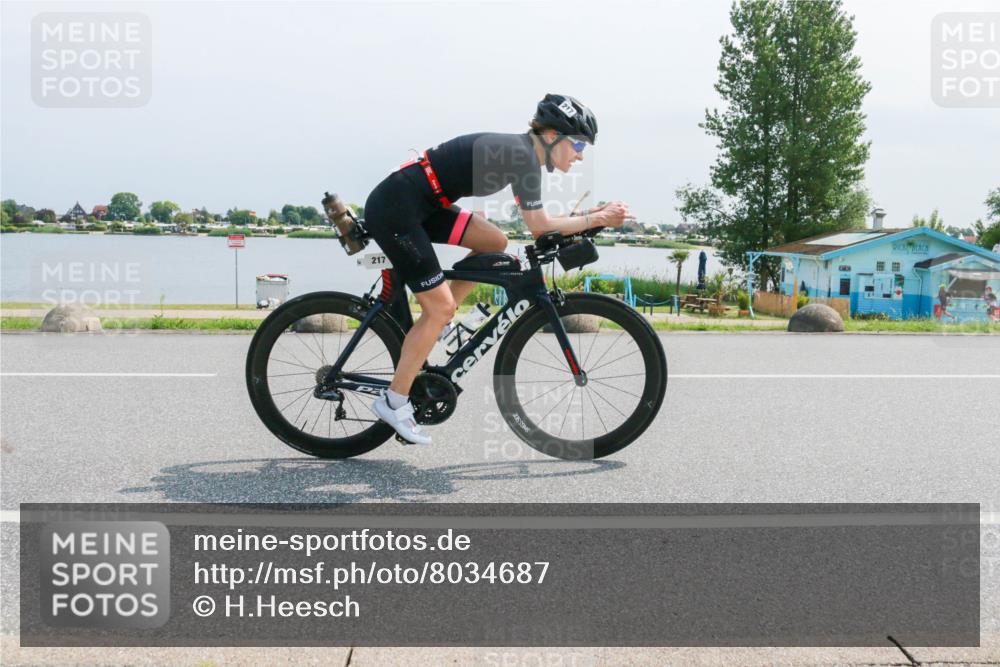 21.06.2025 - 27. Vierlanden-Triathlon H.Heesch http://msf.ph/oto/8034687 15.06.2025 11:42:54 Radfahren 217 meine-sportfotos.de