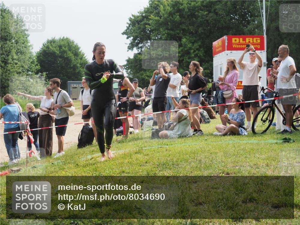 21.06.2025 - 27. Vierlanden-Triathlon KatJ http://msf.ph/oto/8034690 15.06.2025 11:18:54 Schwimmen 885, 916, 939 meine-sportfotos.de