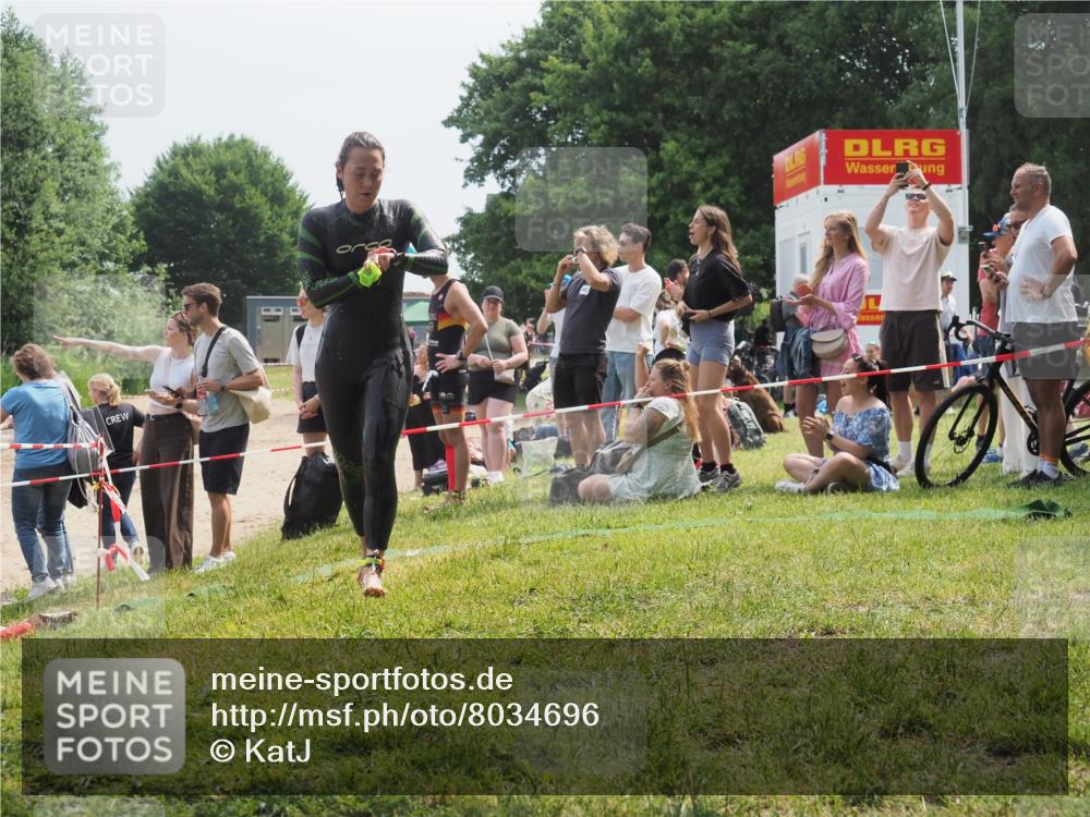 21.06.2025 - 27. Vierlanden-Triathlon KatJ http://msf.ph/oto/8034696 15.06.2025 11:18:54 Schwimmen 885, 916, 939 meine-sportfotos.de