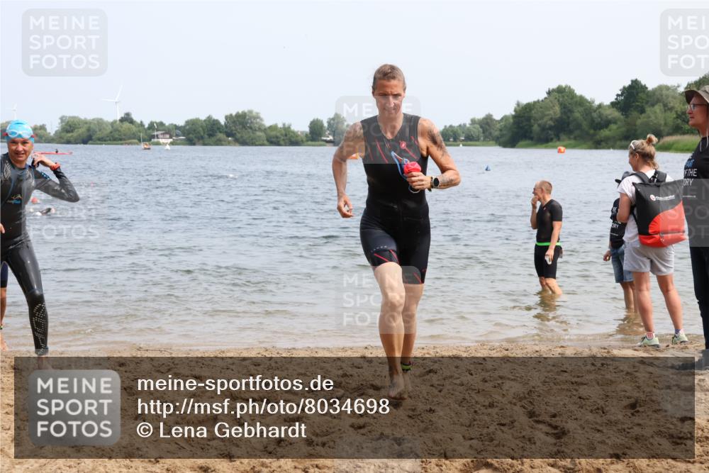 21.06.2025 - 27. Vierlanden-Triathlon Lena Gebhardt http://msf.ph/oto/8034698 15.06.2025 11:20:21 Schwimmen 838, 880, 890, 926, 940 meine-sportfotos.de