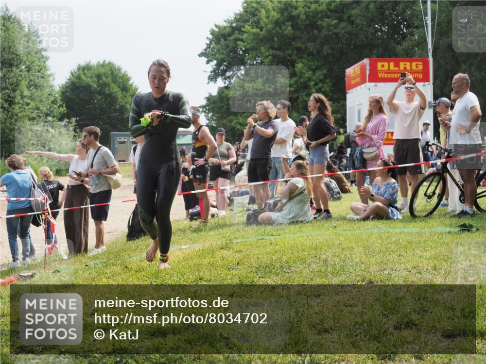 21.06.2025 - 27. Vierlanden-Triathlon KatJ http://msf.ph/oto/8034702 15.06.2025 11:18:54 Schwimmen 885, 916, 939 meine-sportfotos.de