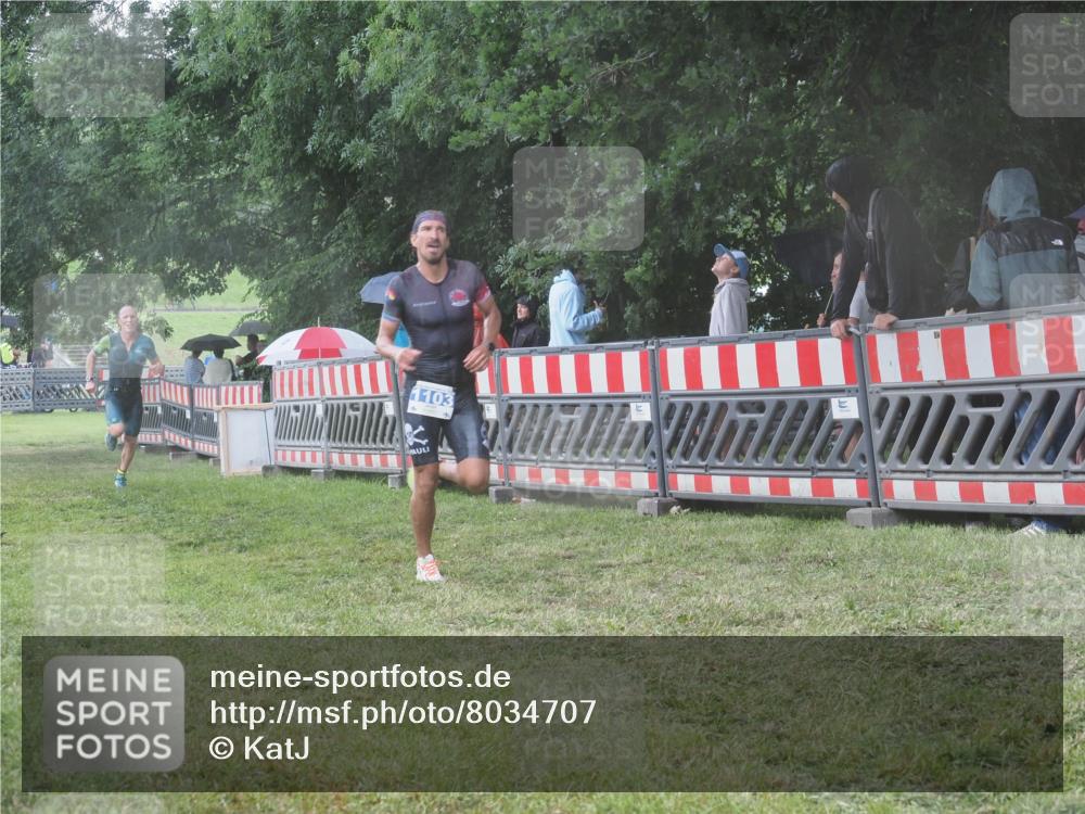 21.06.2025 - 27. Vierlanden-Triathlon KatJ http://msf.ph/oto/8034707 15.06.2025 13:49:31 Ziel 1103, 1137 meine-sportfotos.de