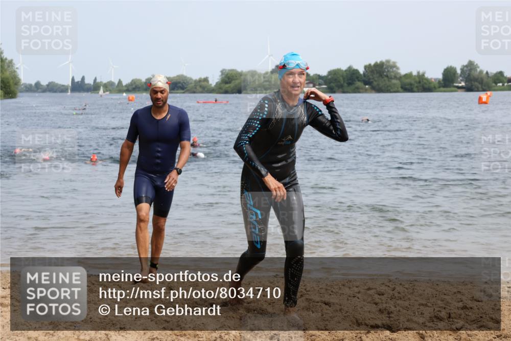 21.06.2025 - 27. Vierlanden-Triathlon Lena Gebhardt http://msf.ph/oto/8034710 15.06.2025 11:20:21 Schwimmen 838, 880, 890, 926, 940 meine-sportfotos.de