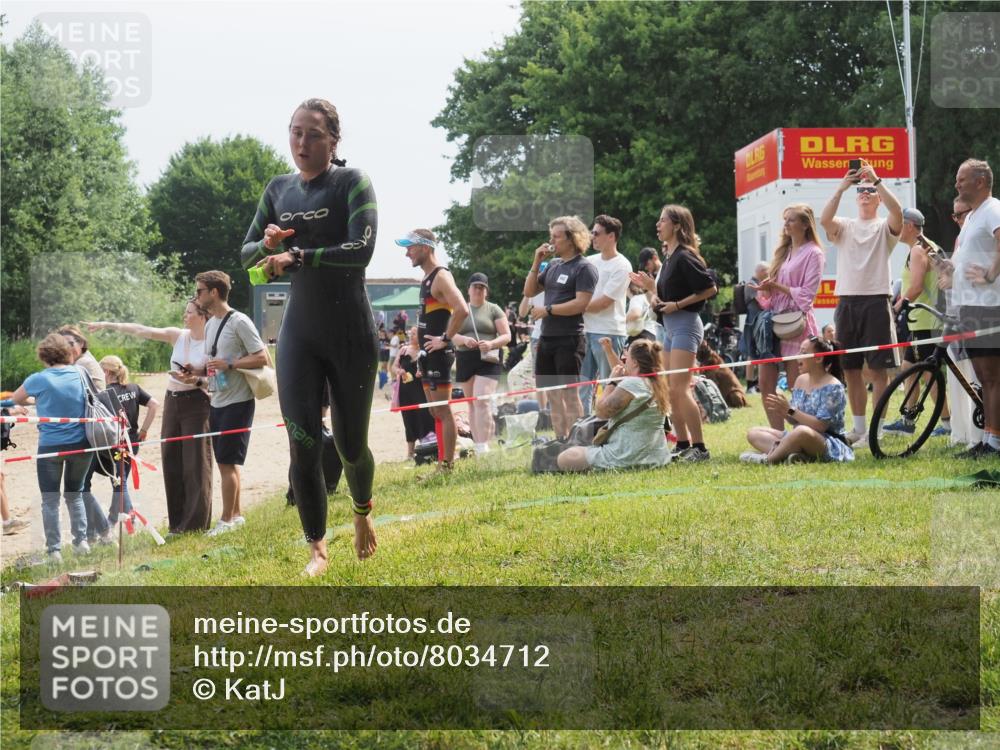 21.06.2025 - 27. Vierlanden-Triathlon KatJ http://msf.ph/oto/8034712 15.06.2025 11:18:54 Schwimmen 885, 916, 939 meine-sportfotos.de