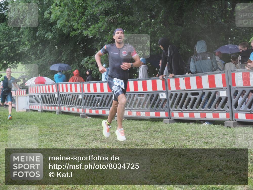 21.06.2025 - 27. Vierlanden-Triathlon KatJ http://msf.ph/oto/8034725 15.06.2025 13:49:31 Ziel 1103, 1137 meine-sportfotos.de
