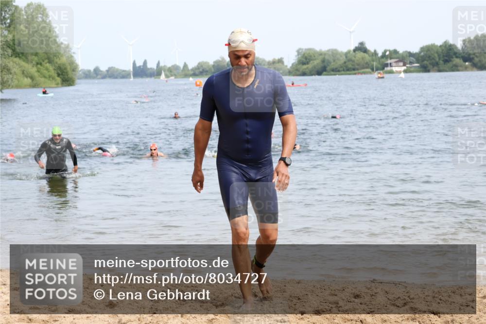 21.06.2025 - 27. Vierlanden-Triathlon Lena Gebhardt http://msf.ph/oto/8034727 15.06.2025 11:20:23 Schwimmen 838, 880, 890, 926, 969 meine-sportfotos.de