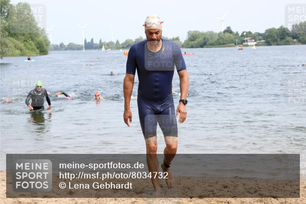 21.06.2025 - 27. Vierlanden-Triathlon Lena Gebhardt http://msf.ph/oto/8034732 15.06.2025 11:20:23 Schwimmen 838, 880, 890, 926, 969 meine-sportfotos.de