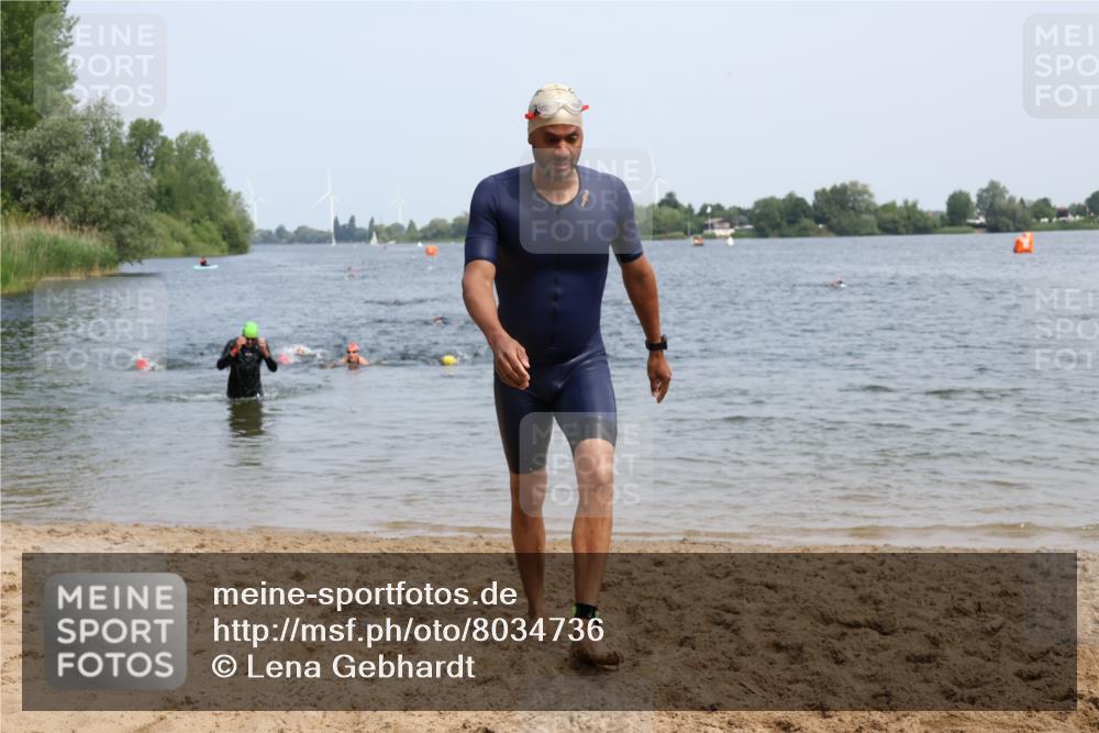 21.06.2025 - 27. Vierlanden-Triathlon Lena Gebhardt http://msf.ph/oto/8034736 15.06.2025 11:20:24 Schwimmen 838, 880, 890, 926, 969 meine-sportfotos.de