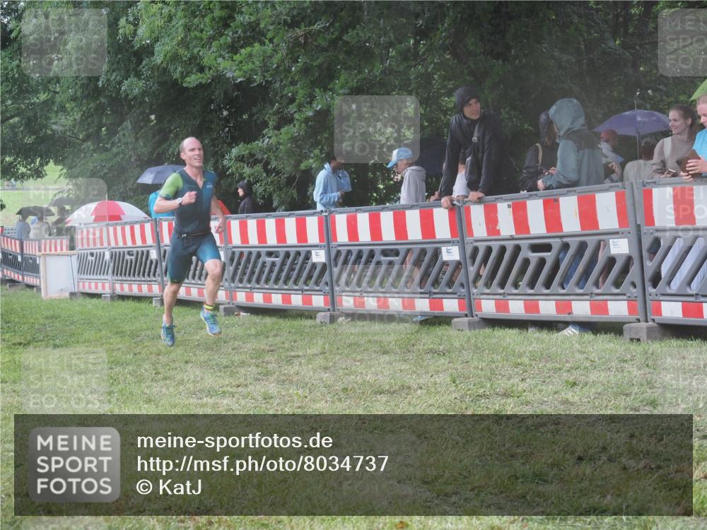 21.06.2025 - 27. Vierlanden-Triathlon KatJ http://msf.ph/oto/8034737 15.06.2025 13:49:33 Ziel 1103, 1137 meine-sportfotos.de