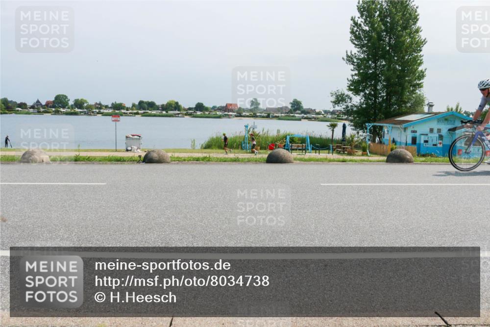 21.06.2025 - 27. Vierlanden-Triathlon H.Heesch http://msf.ph/oto/8034738 15.06.2025 11:43:01 Radfahren 642, 688, 817 meine-sportfotos.de