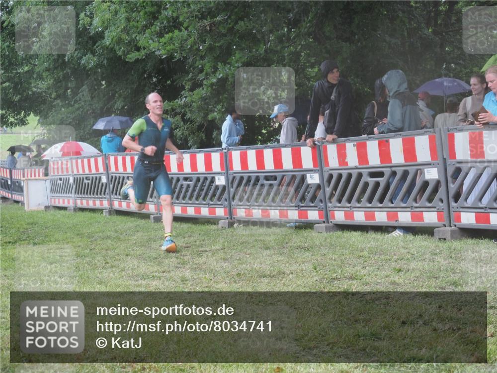 21.06.2025 - 27. Vierlanden-Triathlon KatJ http://msf.ph/oto/8034741 15.06.2025 13:49:33 Ziel 1103, 1137 meine-sportfotos.de