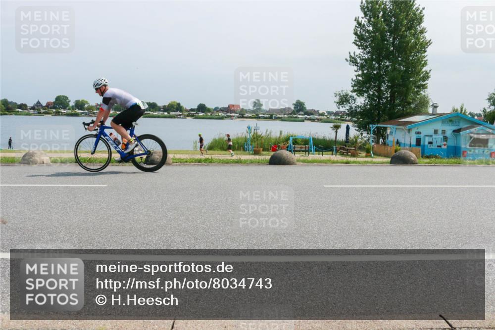 21.06.2025 - 27. Vierlanden-Triathlon H.Heesch http://msf.ph/oto/8034743 15.06.2025 11:43:02 Radfahren 642, 688, 817 meine-sportfotos.de