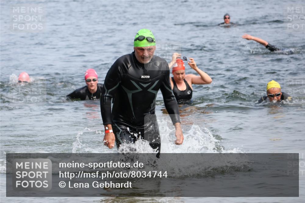 21.06.2025 - 27. Vierlanden-Triathlon Lena Gebhardt http://msf.ph/oto/8034744 15.06.2025 11:20:26 Schwimmen 838, 880, 890, 926, 969 meine-sportfotos.de