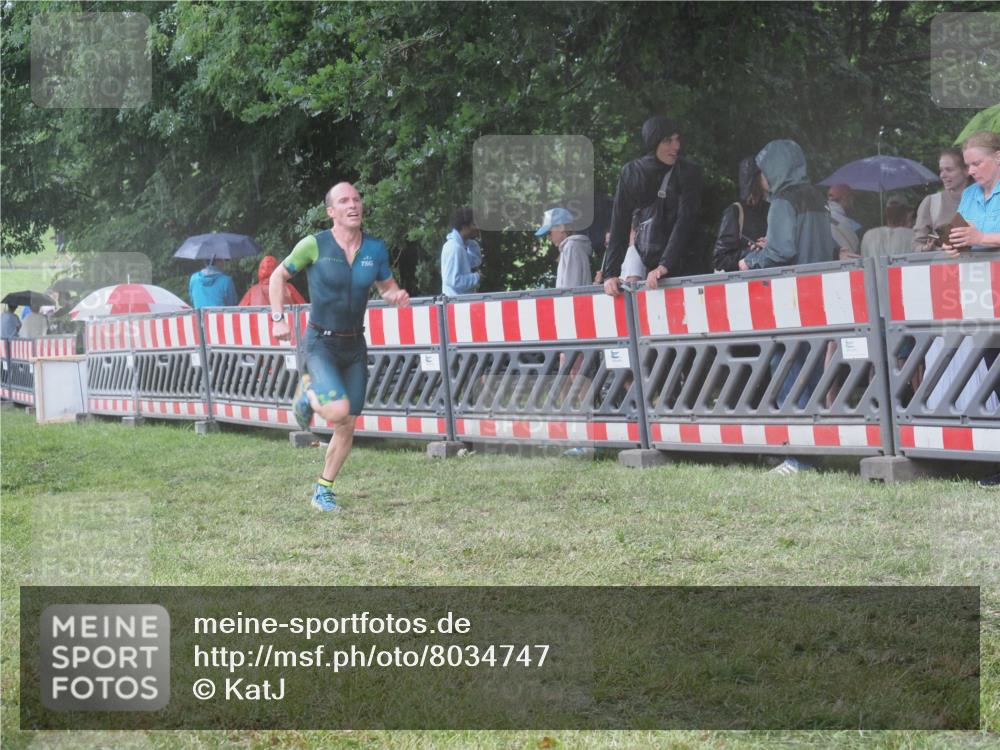 21.06.2025 - 27. Vierlanden-Triathlon KatJ http://msf.ph/oto/8034747 15.06.2025 13:49:33 Ziel 1103, 1137 meine-sportfotos.de