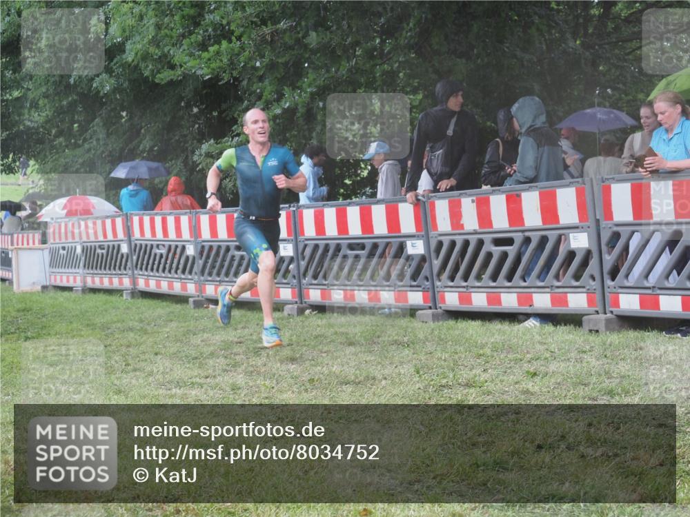 21.06.2025 - 27. Vierlanden-Triathlon KatJ http://msf.ph/oto/8034752 15.06.2025 13:49:33 Ziel 1103, 1137 meine-sportfotos.de