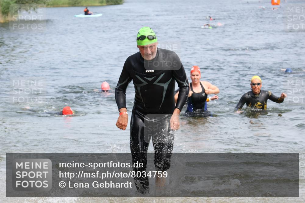 21.06.2025 - 27. Vierlanden-Triathlon Lena Gebhardt http://msf.ph/oto/8034759 15.06.2025 11:20:29 Schwimmen 838, 880, 890, 926, 969 meine-sportfotos.de