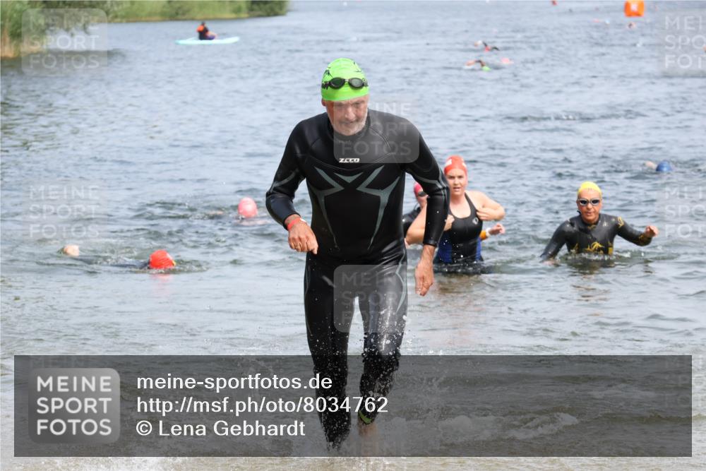 21.06.2025 - 27. Vierlanden-Triathlon Lena Gebhardt http://msf.ph/oto/8034762 15.06.2025 11:20:29 Schwimmen 838, 880, 890, 926, 969 meine-sportfotos.de