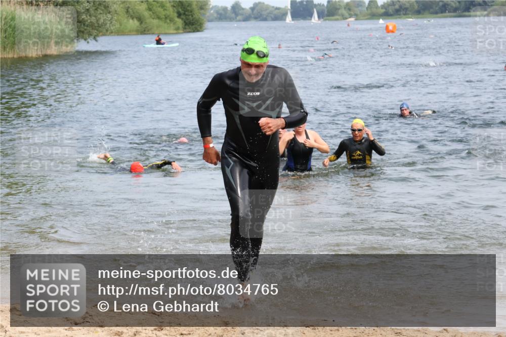 21.06.2025 - 27. Vierlanden-Triathlon Lena Gebhardt http://msf.ph/oto/8034765 15.06.2025 11:20:29 Schwimmen 838, 880, 890, 926, 969 meine-sportfotos.de