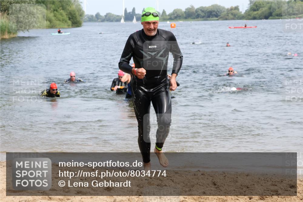 21.06.2025 - 27. Vierlanden-Triathlon Lena Gebhardt http://msf.ph/oto/8034774 15.06.2025 11:20:30 Schwimmen 838, 890, 926, 969, 1400 meine-sportfotos.de