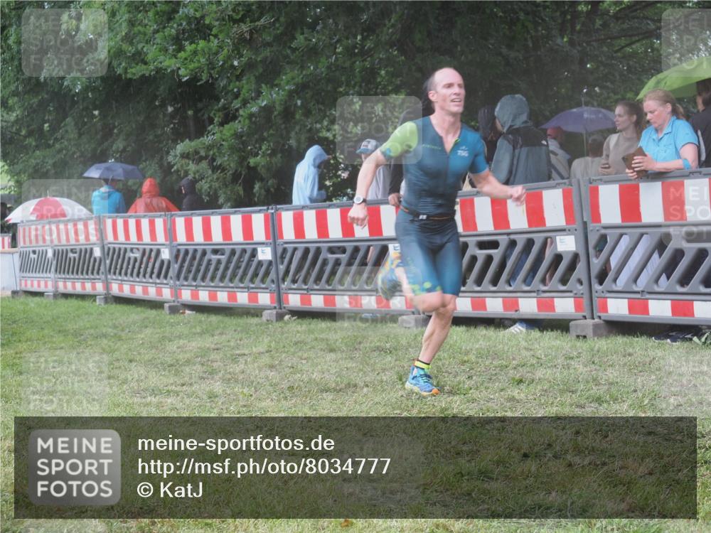 21.06.2025 - 27. Vierlanden-Triathlon KatJ http://msf.ph/oto/8034777 15.06.2025 13:49:33 Ziel 1103, 1137 meine-sportfotos.de