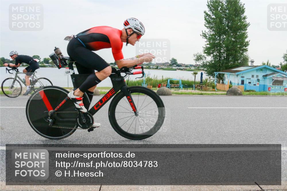 15.06.2025 - 27. Vierlanden-Triathlon H.Heesch http://msf.ph/oto/8034783 15.06.2025 10:43:14 Radfahren 65, 124, 202, 266 meine-sportfotos.de