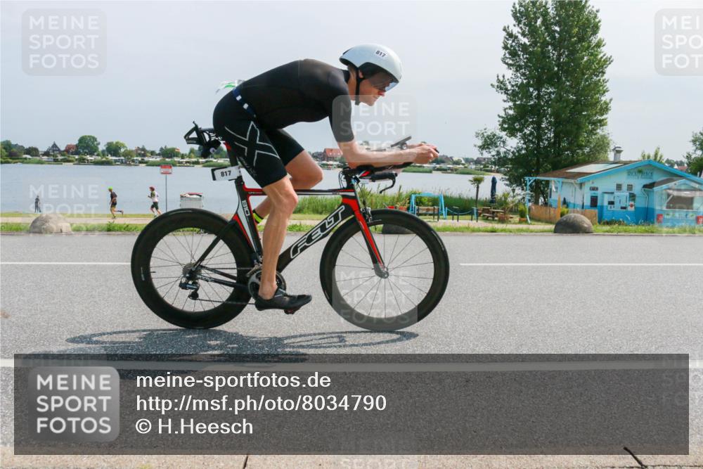 21.06.2025 - 27. Vierlanden-Triathlon H.Heesch http://msf.ph/oto/8034790 15.06.2025 11:43:05 Radfahren 688, 817 meine-sportfotos.de