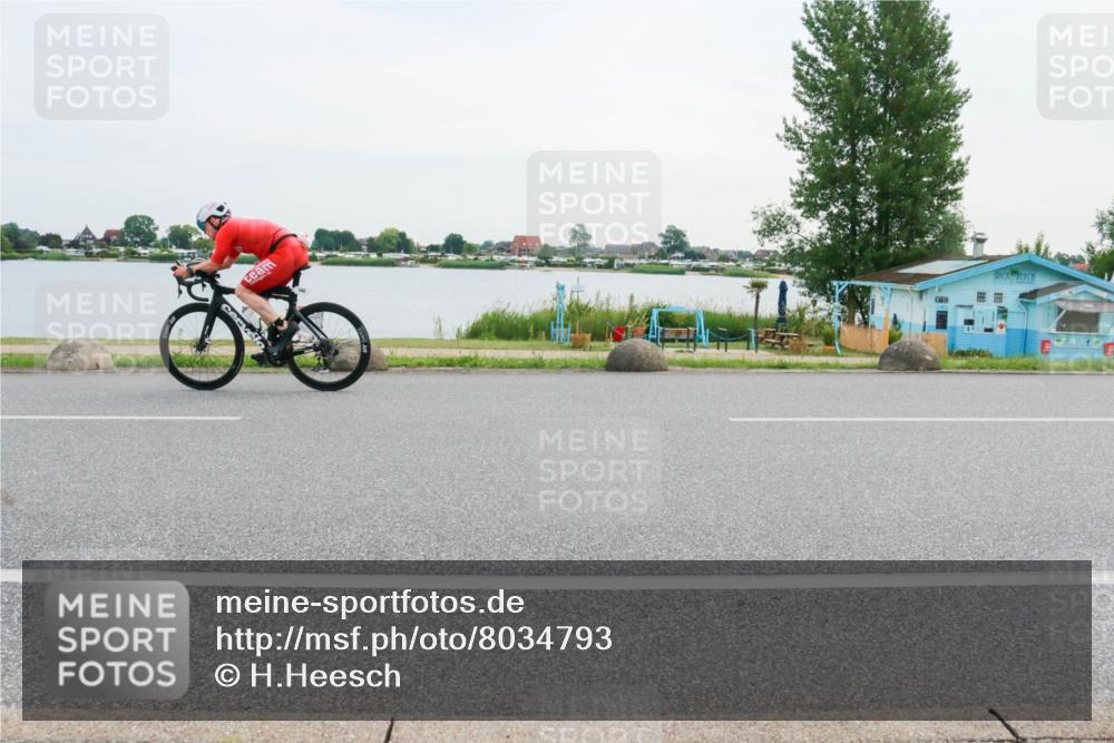 15.06.2025 - 27. Vierlanden-Triathlon H.Heesch http://msf.ph/oto/8034793 15.06.2025 10:43:16 Radfahren 65, 124, 160, 266 meine-sportfotos.de