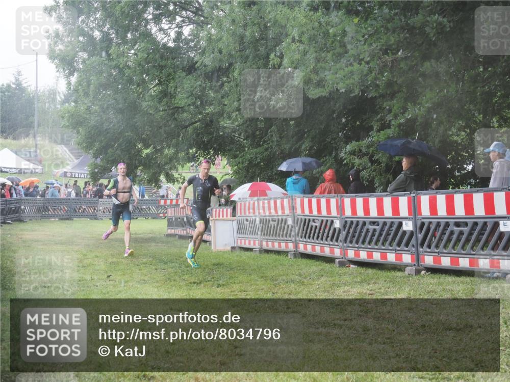 21.06.2025 - 27. Vierlanden-Triathlon KatJ http://msf.ph/oto/8034796 15.06.2025 13:49:48 Ziel 1138, 1146 meine-sportfotos.de