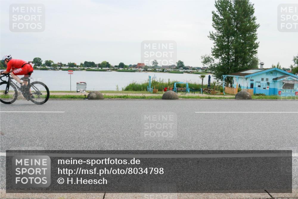 15.06.2025 - 27. Vierlanden-Triathlon H.Heesch http://msf.ph/oto/8034798 15.06.2025 10:43:16 Radfahren 65, 124, 160, 266 meine-sportfotos.de