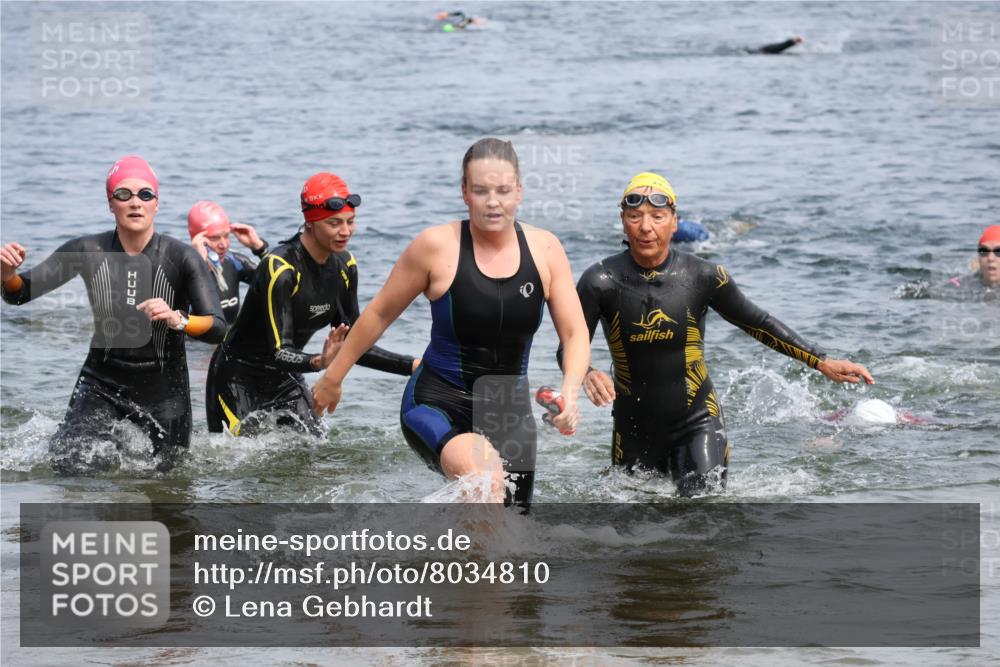 21.06.2025 - 27. Vierlanden-Triathlon Lena Gebhardt http://msf.ph/oto/8034810 15.06.2025 11:20:34 Schwimmen 838, 879, 924, 941, 969, 1400 meine-sportfotos.de