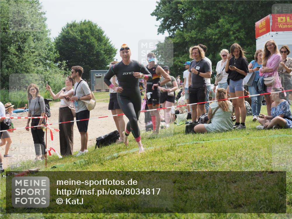 21.06.2025 - 27. Vierlanden-Triathlon KatJ http://msf.ph/oto/8034817 15.06.2025 11:19:10 Schwimmen 876, 942 meine-sportfotos.de