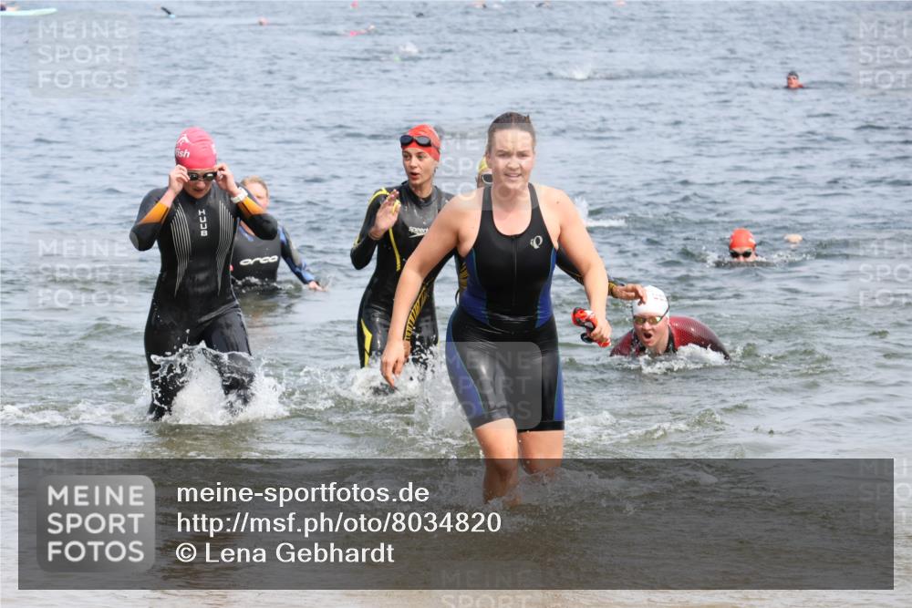 21.06.2025 - 27. Vierlanden-Triathlon Lena Gebhardt http://msf.ph/oto/8034820 15.06.2025 11:20:35 Schwimmen 838, 879, 924, 936, 941, 969, 1400 meine-sportfotos.de
